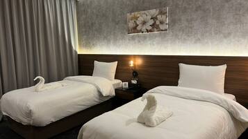 Standard Double or Twin Room, Ensuite, City View | Egyptian cotton sheets, premium bedding, pillowtop beds