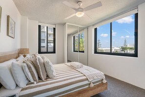 2 bedrooms, iron/ironing board, free WiFi, bed sheets