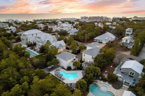 Exterior - Sleeps 21! Private Pool, Game Room, LSV, Bikes, & Carriage House! (Seacrest)