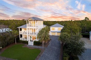 Exterior - Sleeps 21! Private Pool, Game Room, LSV, Bikes, & Carriage House! (Seacrest)