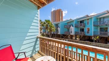 Condo Deluxe, 2 phòng ngủ, không hút thuốc, có thể sử dụng hồ bơi | Ban công