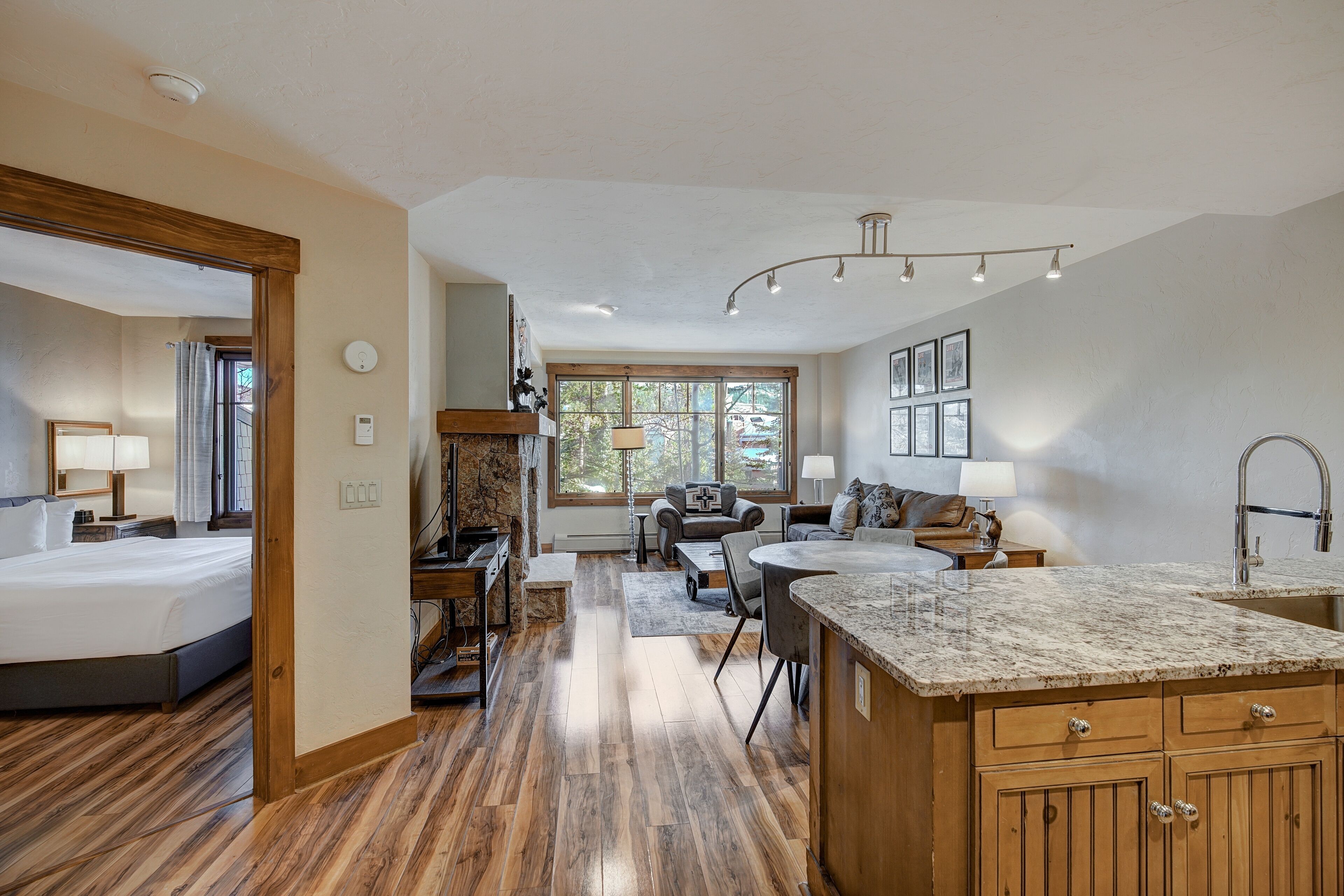 公寓式客房, 1 间卧室 | 1 多间卧室、办公桌、笔记本电脑工作区、熨斗/熨衣板