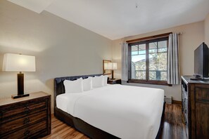 1 bedroom, desk, laptop workspace, iron/ironing board - Cozy Ski Chalet With Large Balcony 1 Bedroom Condo (Breckenridge)