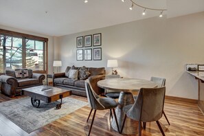 Living area - Cozy Ski Chalet With Large Balcony 1 Bedroom Condo (Breckenridge)