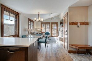 Condo, 1 Bedroom | Interior
