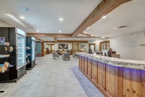 Condo, 2 Bedrooms | Lobby