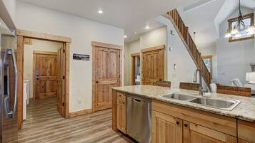 Kondominium, 3 kamar tidur | Interior