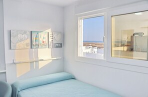 1 bedroom, bed sheets