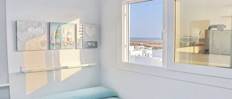 1 bedroom, bed sheets