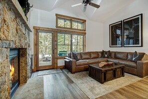 Appart'hôtel, 2 chambres | Coin séjour
