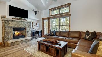 Condo, 2 habitaciones | Área de sala de estar