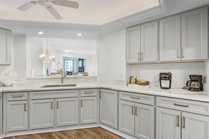 Condo, 3 habitaciones | Cocina privada | Refrigerador, horno, cafetera y tetera y tostadora 