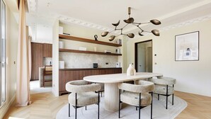 Apartment | Dining - Magnificent Apartment With AC- 3br-6p-tour Eiffel (Paris)