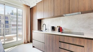 Apartment | Private kitchen | Coffee/tea maker, fridge, microwave, oven - Magnificent Apartment With AC- 3br-6p-tour Eiffel (Paris)