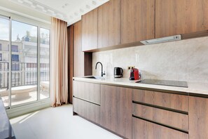 Apartment | Eigene Küche | Wasserkocher mit Kaffee-/Teezubehör, Kühlschrank, Mikrowelle, Ofen