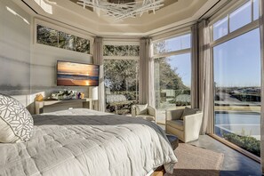 5 bedrooms, iron/ironing board, free WiFi, bed sheets