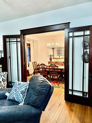 Blissful Bungalow on National Historic St in New Albany, 1 mile from Ohio River