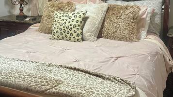 2 habitaciones, tabla de planchar con plancha y cuna de viaje