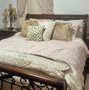 2 bedrooms, iron/ironing board, travel cot, free WiFi