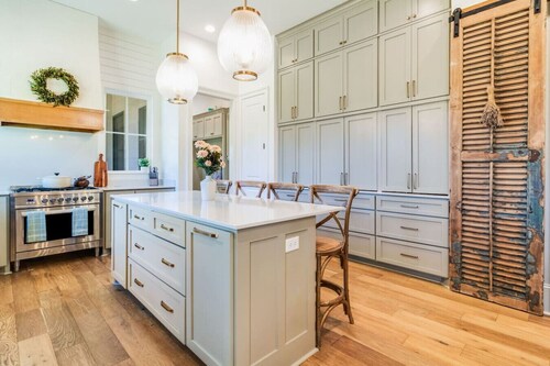 NEW-Cajun Country Retreat-2 Kings-Patio-Arcade-Lux