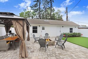 屋外ダイニングエリア