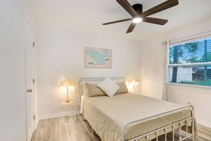 4 bedrooms, iron/ironing board, free WiFi, bed sheets