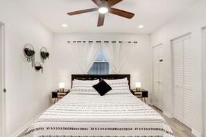 4 室のベッドルーム、アイロン / アイロン台、WiFi、ベッドシーツ