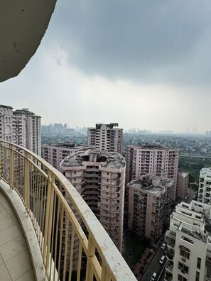 Property grounds - Apartment in Noida Best Location 2BHK (Noida)