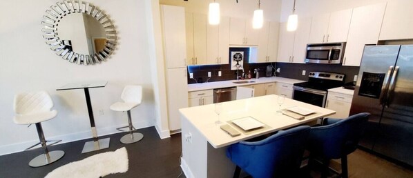 Private kitchen - Apartment in Noida Best Location 2BHK (Noida)