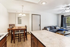 Interior - Lodge beside Timberline Mountain's chairlift at Slopeside C204! (Canaan Valley)