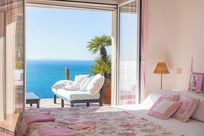 5 bedrooms, iron/ironing board, WiFi, bed sheets