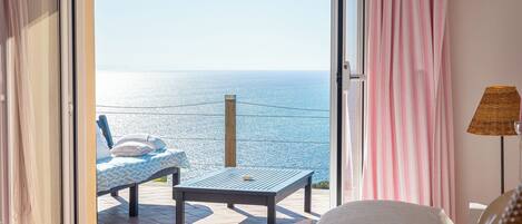 5 bedrooms, iron/ironing board, WiFi, bed sheets