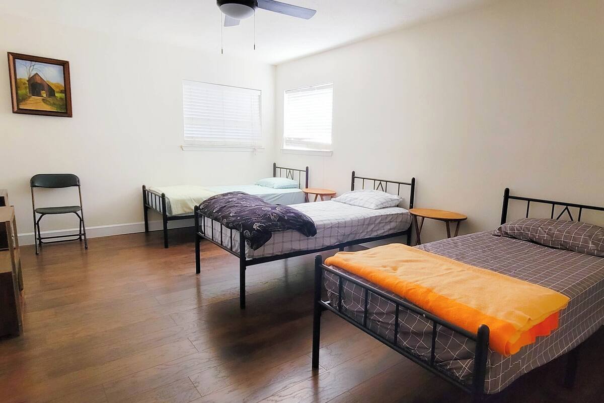 Phòng 3 dành cho gia đình, 3 giường đơn, không hút thuốc | Bàn ủi/dụng cụ ủi quần áo, giường gấp/giường phụ (phụ phí) 