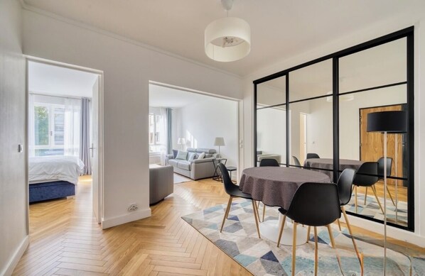 Interior - Delightful 2-bedroom apartment with WiFi in Paris (Paris)