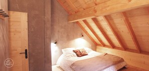 4 habitaciones, tabla de planchar con plancha y cuna de viaje