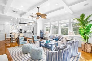 Een smart-tv en een open haard