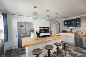 Fridge, microwave, oven, dishwasher