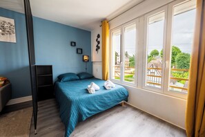 1 habitación, tabla de planchar con plancha, wifi y ropa de cama