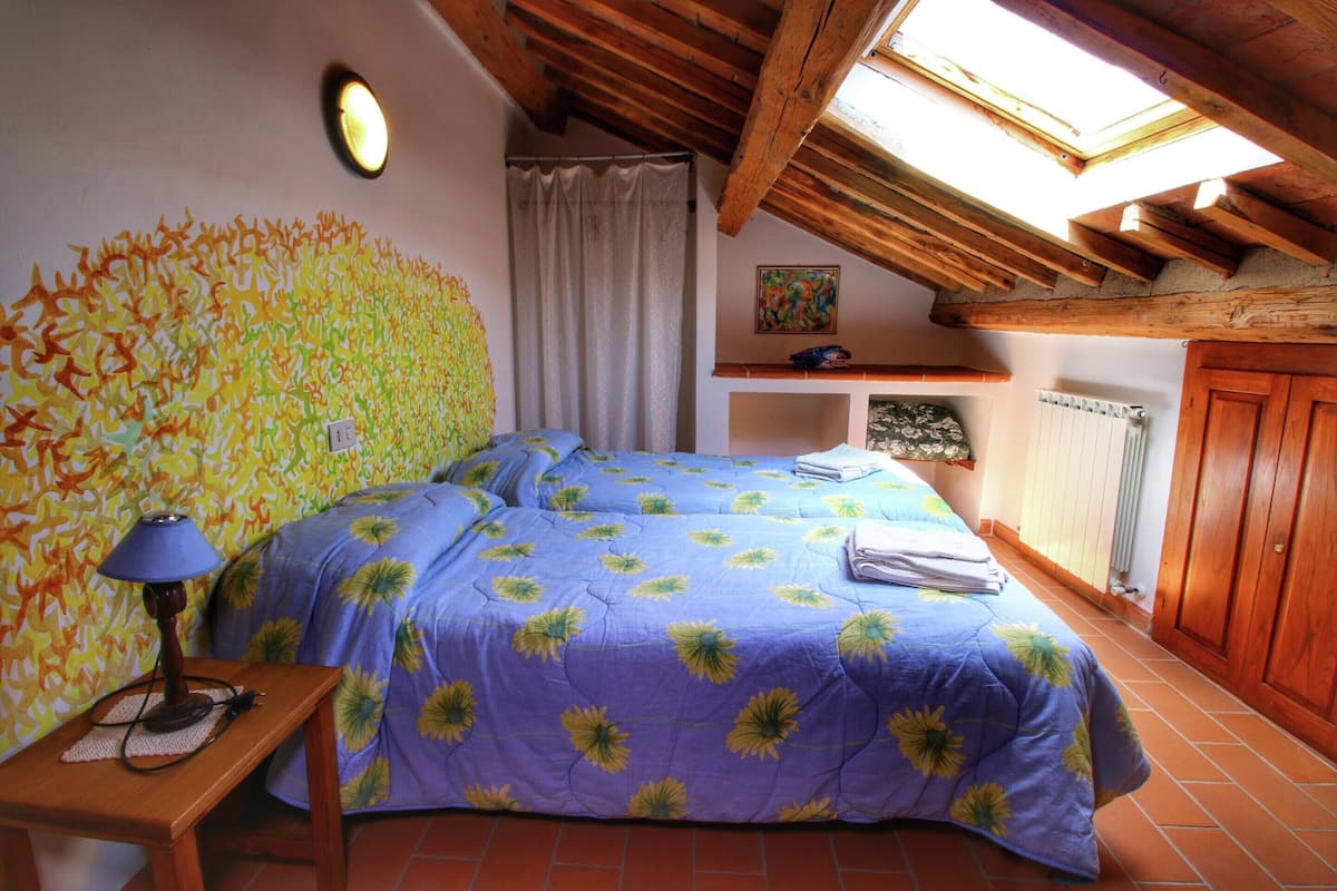 Nhà | 2 phòng ngủ, trang bị nội thất với thiết kế riêng biệt, bộ trải giường