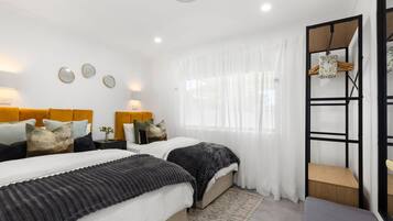 2 bedrooms, iron/ironing board, travel cot, free WiFi