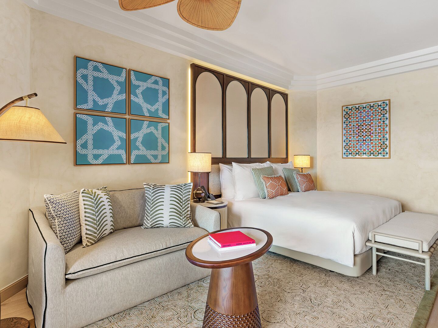 Suite junior, vistas al jardín | Ropa de cama hipoalergénica, minibar, escritorio