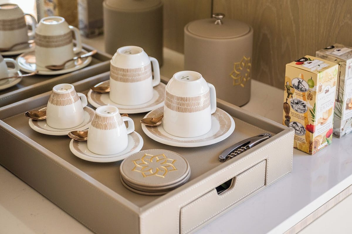 Allergitestet sengetøy, minibar, skrivebord og skrivebord for bærbar PC