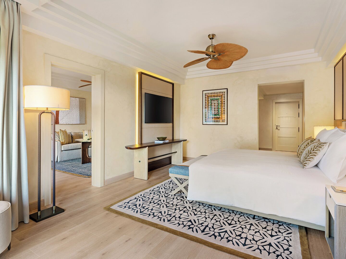 Suite, 1 habitación, vistas al mar | Ropa de cama hipoalergénica, minibar, escritorio