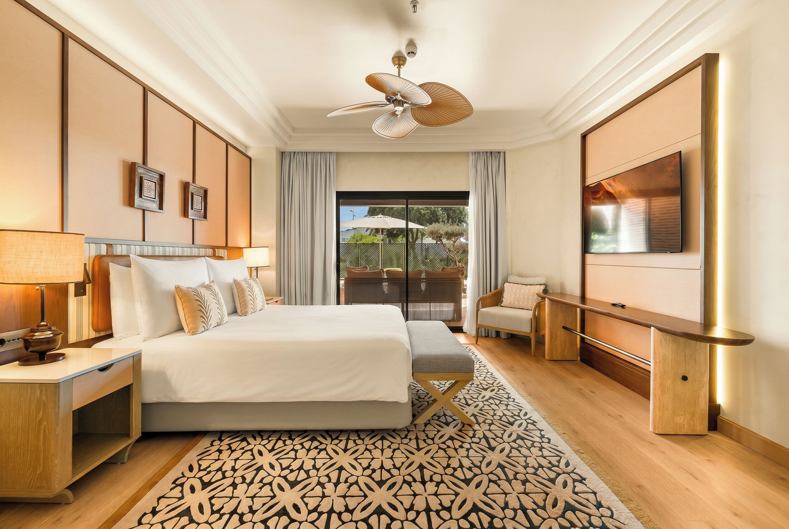 Hypo-allergenic bedding available, minibar, desk, laptop workspace
