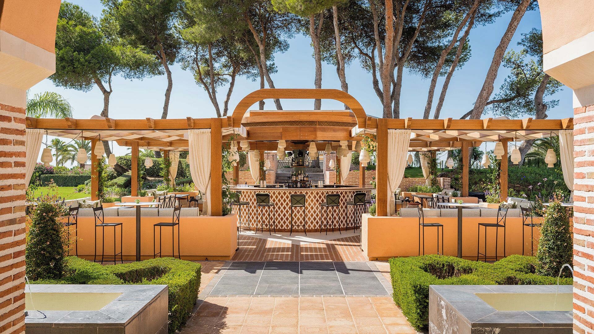 Poolside bar