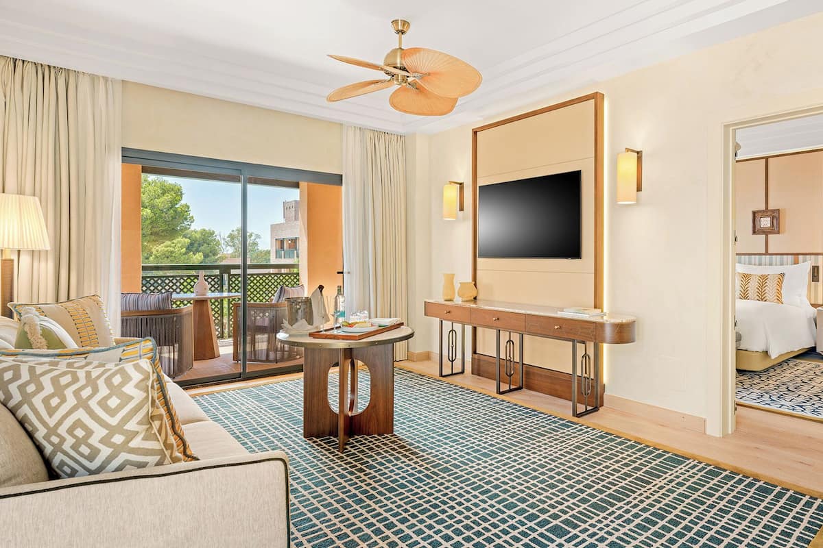 Allergitestet sengetøy, minibar, skrivebord og skrivebord for bærbar PC