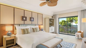 Ropa de cama hipoalergénica, minibar y escritorio