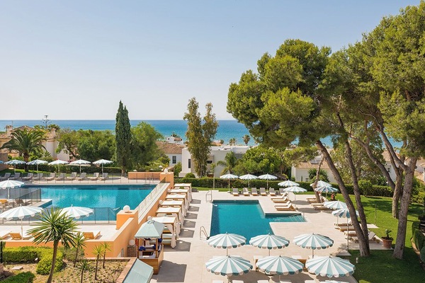 3 kolam renang outdoor