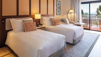 Chambre Deluxe, vue mer | Literie hypoallergénique, minibar, bureau