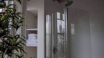 Luxury Penthouse, 4 Bedrooms | Bathroom | Shower, hair dryer, towels, soap